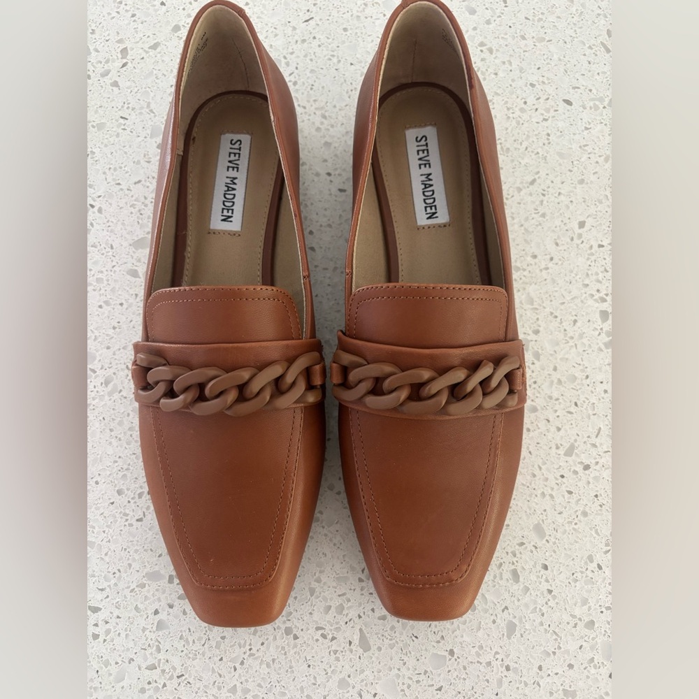 Steve Madden “Rilynn” Size 9 Tan Loafers with Chain Accent. Never worn.